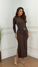 Vestido Canelado Fivela Gola Alta Marrom